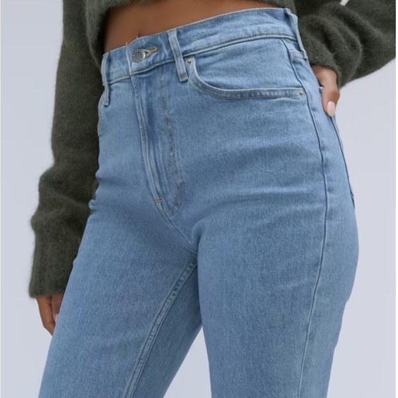 everlane cheeky ankle jeans in stone-washed sky - Picture 3 of 8